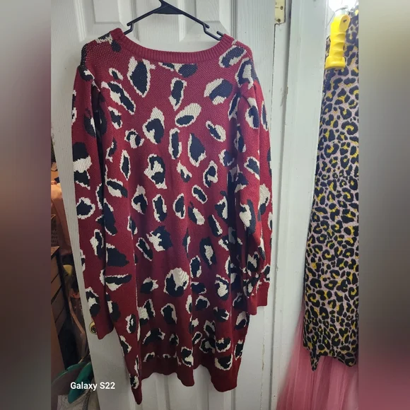 Sweater - Picture 1 of 4